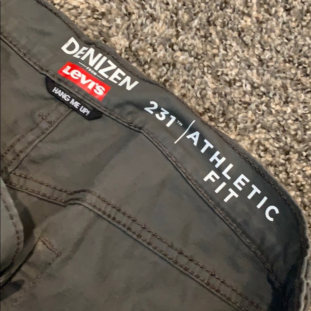 Levi’s shorts - Picture 3 of 3